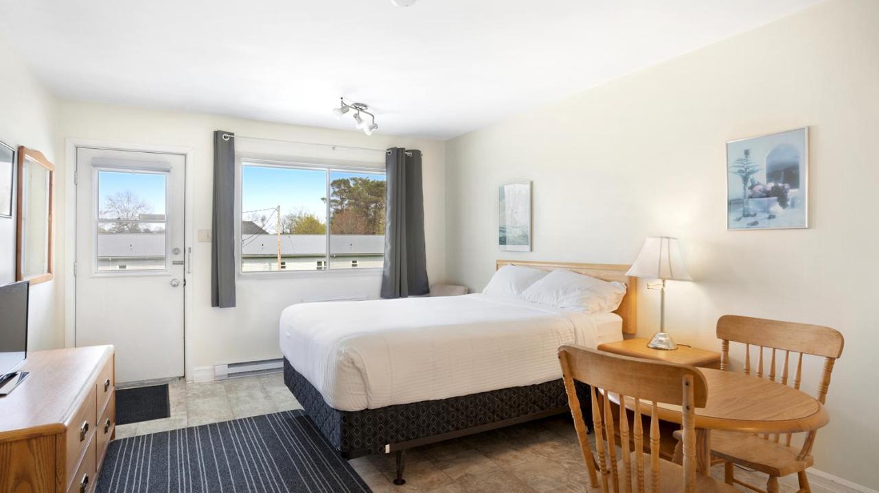 Homeport Motel 3*