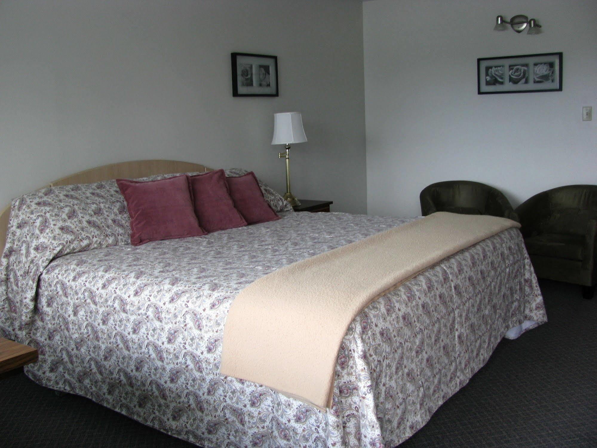 Homeport Motel 3*